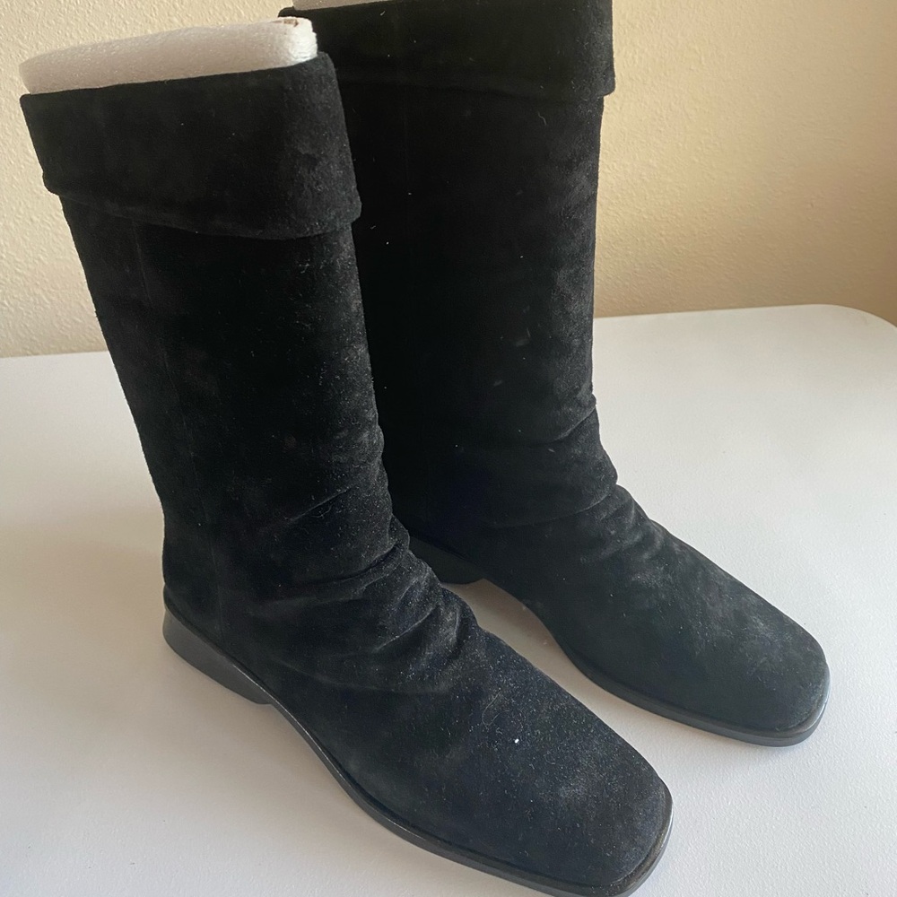 Women’s suede black boots